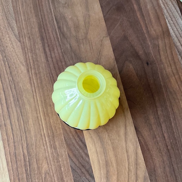 Yellow Ribbed Glass Bud Vase Platter Decoration 💐 - Picture 4 of 5